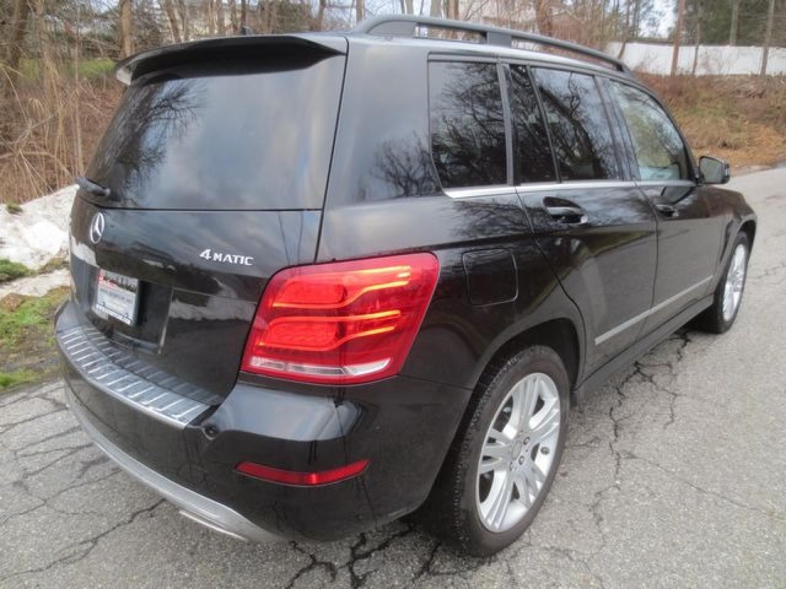 2015 Black /Black Mercedes-Benz GLK-Class 4Matic (WDCGG8JBXFG) with an 3.5L v6 engine, Automatic transmission, located at 270 US Route 6, Mahopac, NY, 10541, (845) 621-0895, 41.349022, -73.755280 - Photo #3